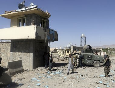 Αφγανιστάν: Επίθεση καμικάζι των Ταλιμπάν σε αρχηγείο της Αστυνομίας - Υπάρχουν νεκροί και τραυματίες (φωτό)